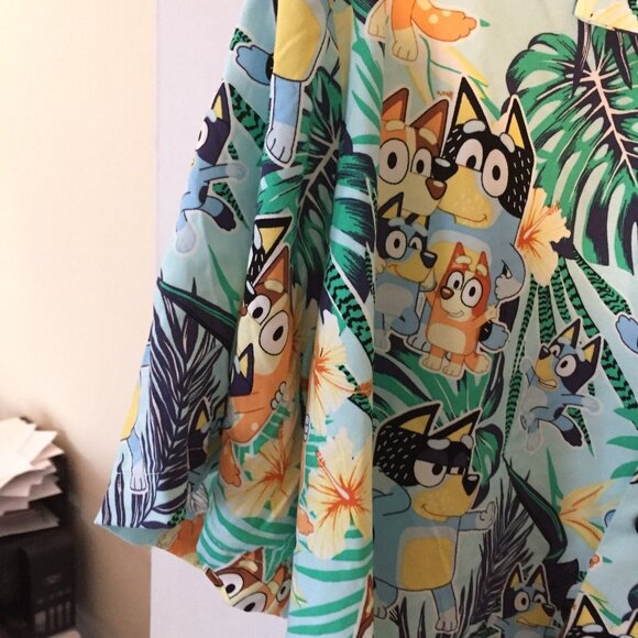 NEW Men's Bluey Button Up Medium (38/40) Short Sleeve Shirt - Picture 5 of 11